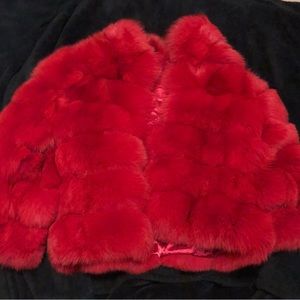 WOMEN’S RED DYED FOX FUR COAT SIZE 10